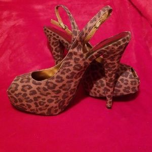 Peep toe leopard print slingback, 10